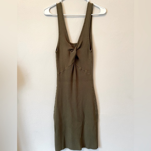 Abercrombie and Fitch olive green ribbed scoop neck midi dress - Picture 5 of 9